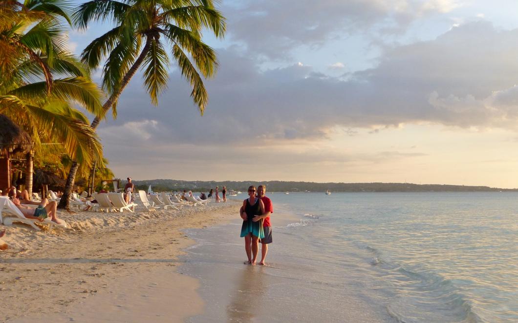 Name:  Doug and Lorna on Beach wide.jpg
Views: 3287
Size:  96.5 KB