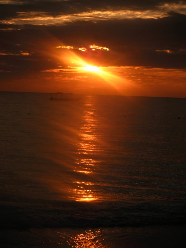 Name:  redsunset.jpg
Views: 688
Size:  68.2 KB