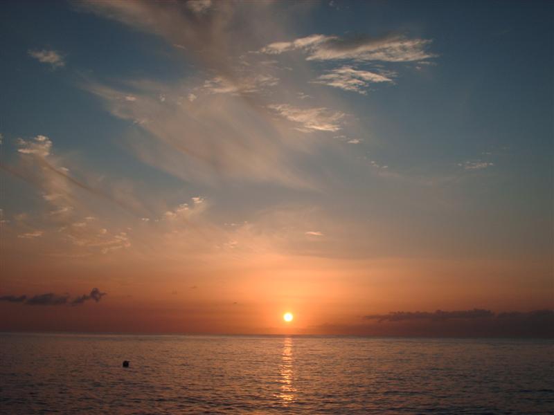 Click image for larger version. 

Name:	Amazing Sunset (Medium).jpg 
Views:	1109 
Size:	37.8 KB 
ID:	1216