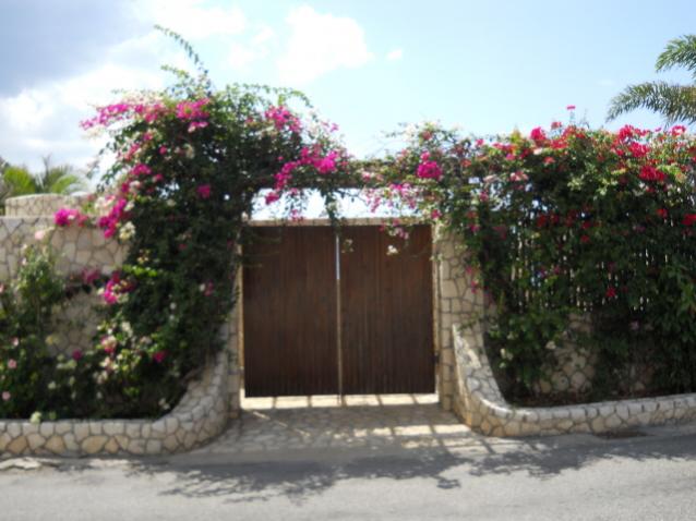 Name:  Rockhouse.jpg
Views: 297
Size:  45.1 KB
