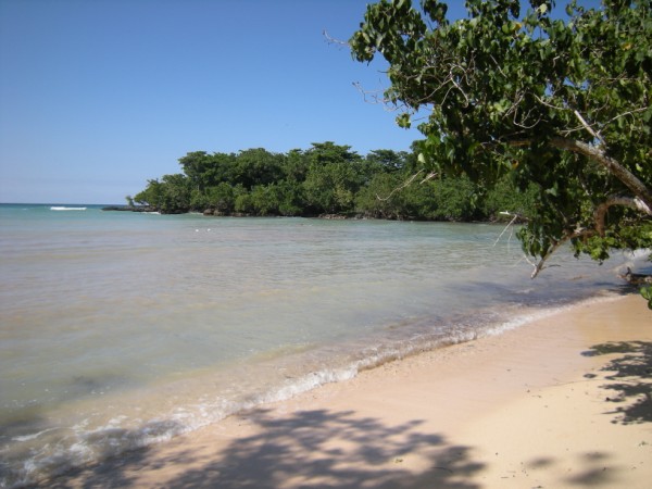 Name:  Jamaica 2009 - Half Moon Beach - DSCN9391.jpg
Views: 343
Size:  66.0 KB