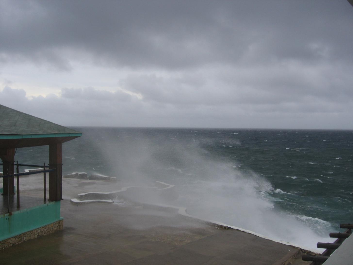 Name:  Hurricane batten down pics  & resort pics 024.jpg
Views: 737
Size:  84.8 KB