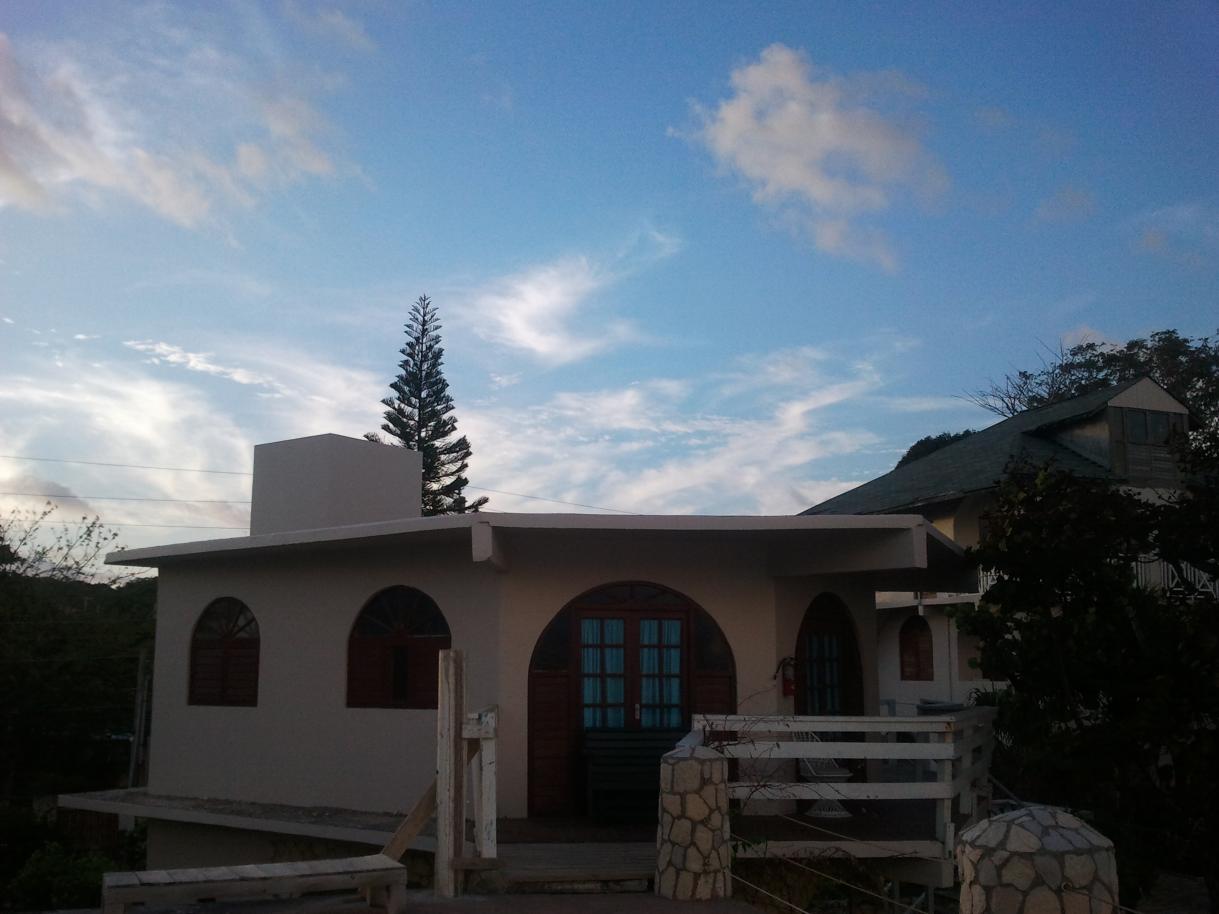Name:  negril.HSH.room.jpg
Views: 620
Size:  89.1 KB