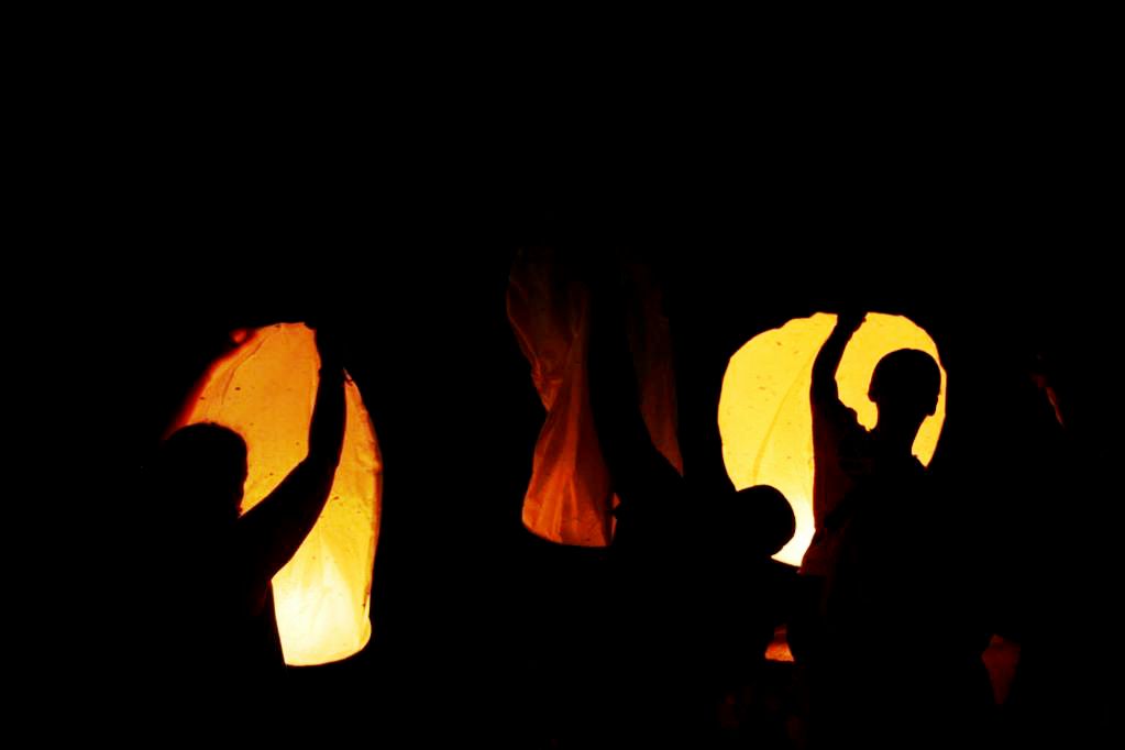 Name:  lanterns.jpg
Views: 665
Size:  26.4 KB