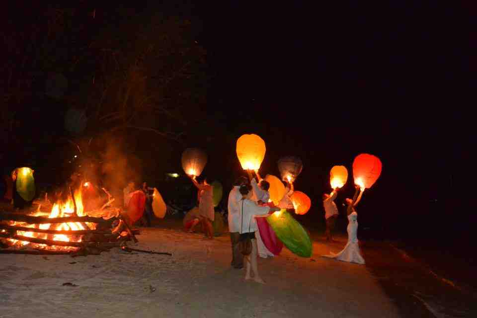 Name:  sky lantern LO.jpg
Views: 583
Size:  17.9 KB