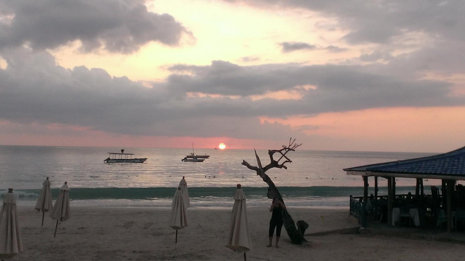Name:  Monday Sunset.jpg
Views: 760
Size:  89.2 KB