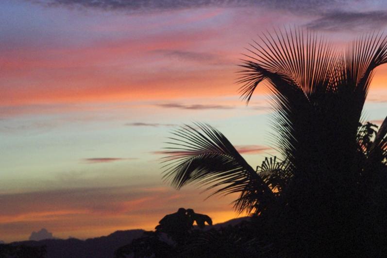 Name:  sunrise 06_01_2014 - Copy (2).jpg
Views: 572
Size:  45.1 KB