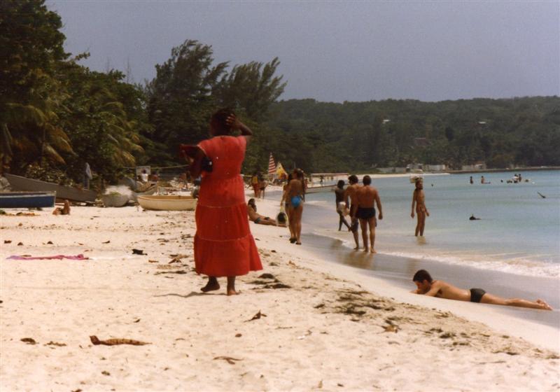 Name:  Walking the beach.JPG
Views: 390
Size:  57.4 KB