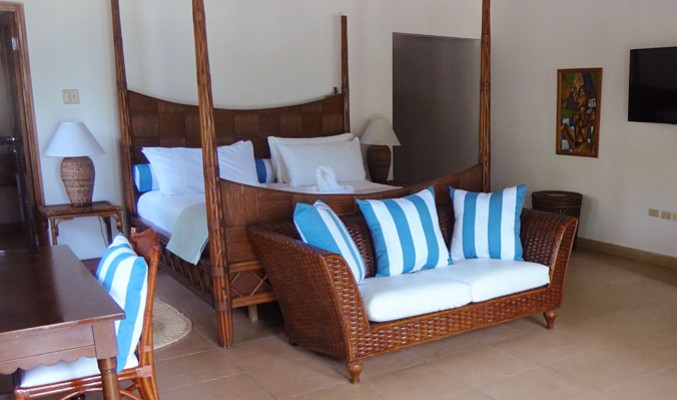Name:  Idle Awhile Villa Naseberry Bedroom.jpg
Views: 592
Size:  54.6 KB