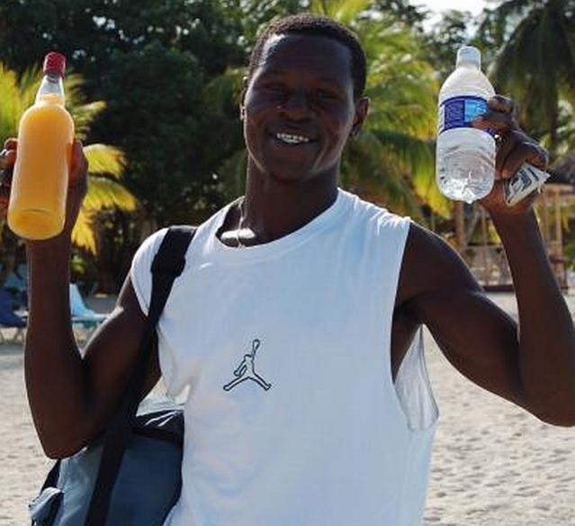 Name:  beachvendor tony.jpg
Views: 806
Size:  46.7 KB