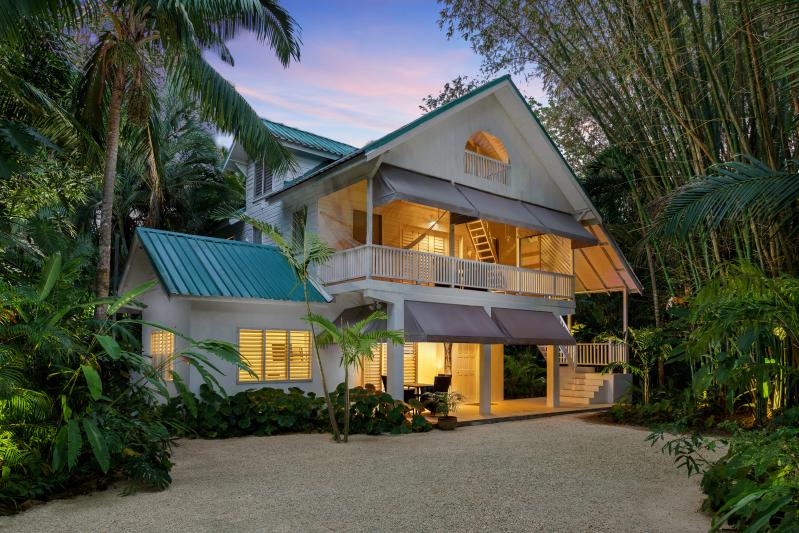 Name:  20160210_Beach_Whitehouse_Exterior.jpg
Views: 555
Size:  98.4 KB