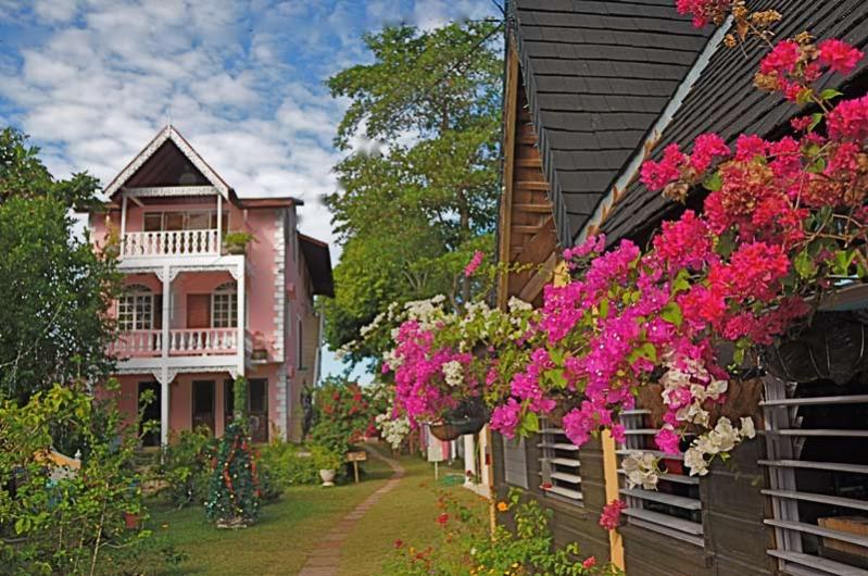 Name:  Garden&Villa.jpg
Views: 646
Size:  97.3 KB