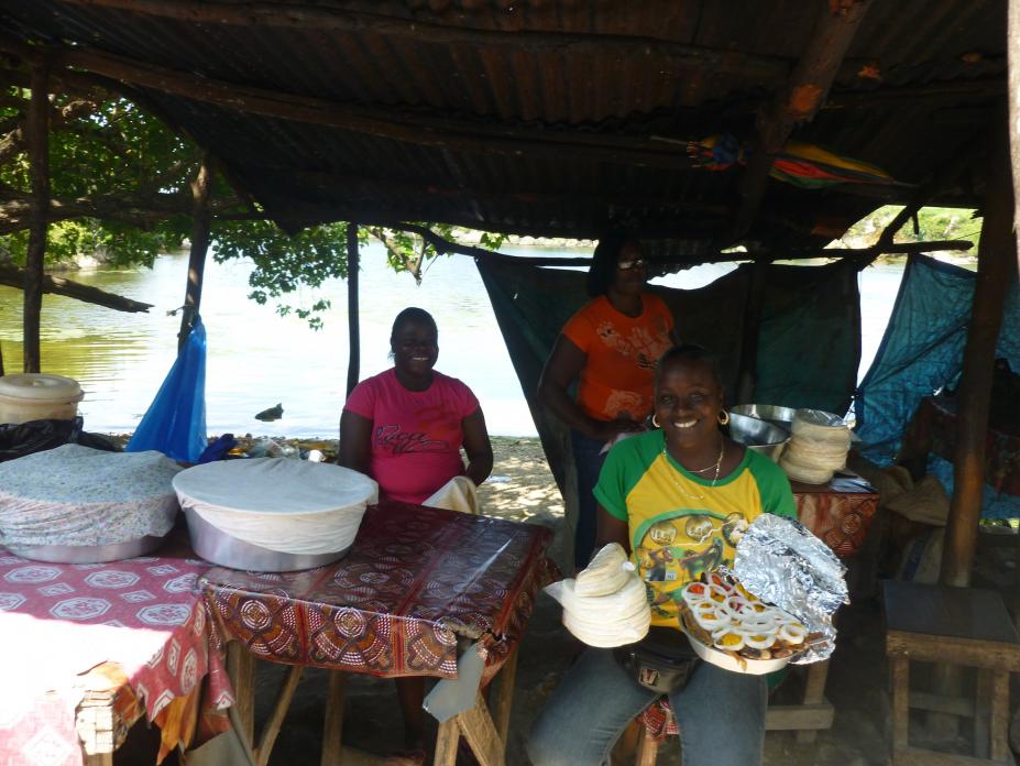Name:  Food stand on the way.jpg
Views: 617
Size:  92.5 KB