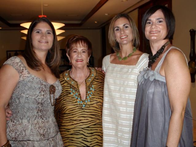 Name:  MAMIS 70 Y NUEVO RECORTE.jpg
Views: 345
Size:  48.9 KB