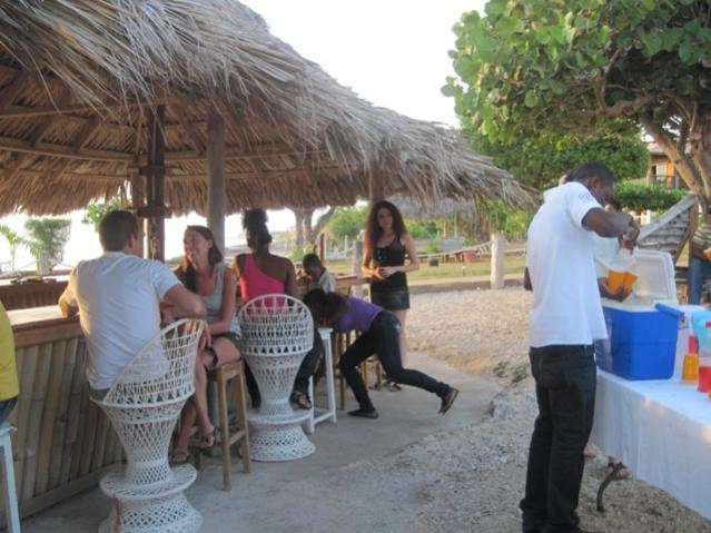Name:  070.jpg
Views: 627
Size:  51.1 KB