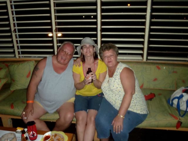 Click image for larger version. 

Name:	Andy Bonnie and Bea.jpg 
Views:	1062 
Size:	49.5 KB 
ID:	770