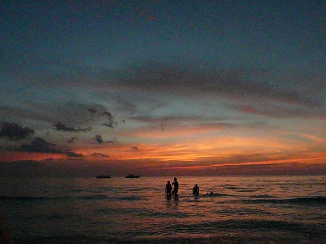 Name:  jamaica 2009 me and nicole 314.jpg
Views: 278
Size:  91.6 KB