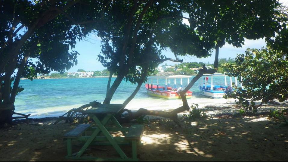 Name: tiny island.jpg
Views: 349
Size: 97.5 KB