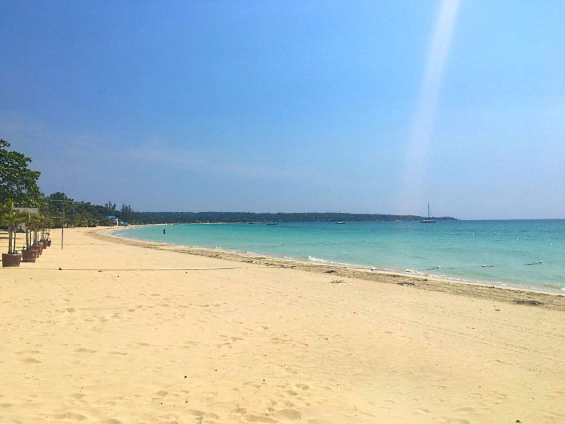 Beach Closed April 11th, 2020 in Negril Jamaica
